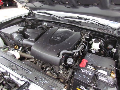 Used 2021 Toyota Tacoma SR5 RWD image 27