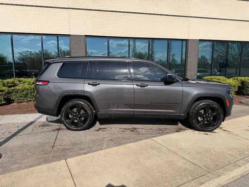 Used 2023 Jeep Grand Cherokee L Laredo image 2