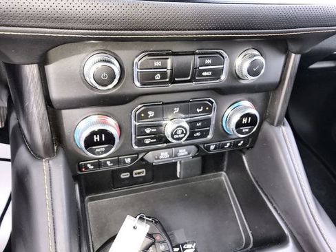Used 2024 GMC Yukon AT4 w/ Technology Package AWD/4WD image 19