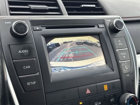 Used 2016 Toyota Camry SE image 17