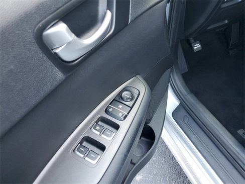 Used 2018 Kia Optima LX w/ 17" Alloy Wheels Package image 15