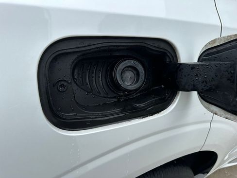 Used 2023 Volvo XC60 B5 Ultimate w/ Protection Package Premier image 37