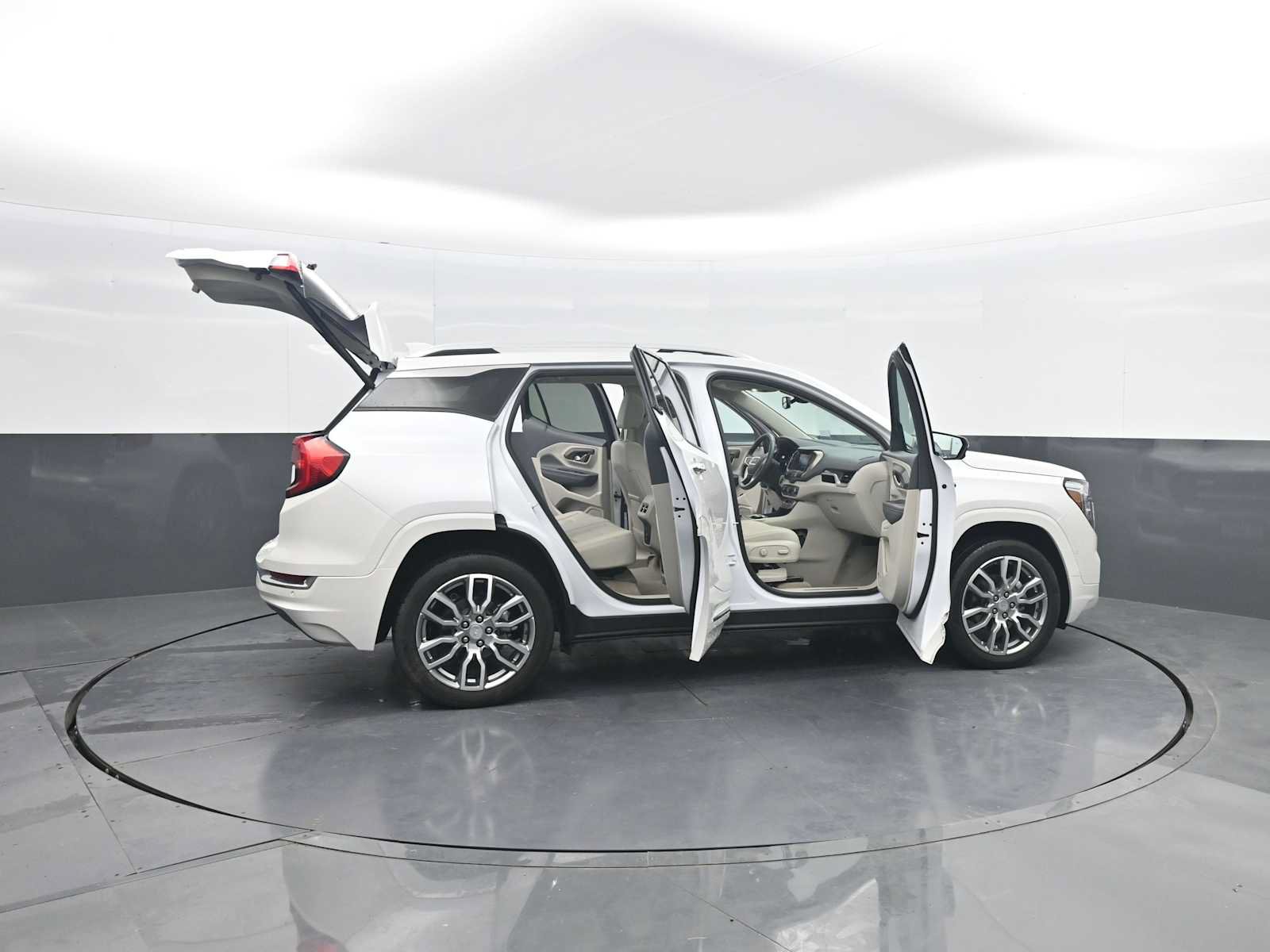 Used 2024 GMC Terrain Denali w/ Denali Premium Package AWD/4WD image 58