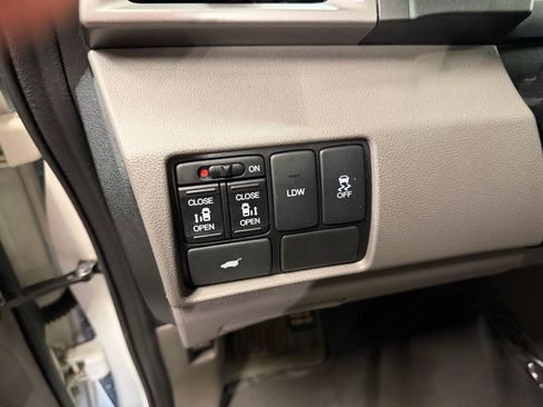 Used 2016 Honda Odyssey EX-L image 11