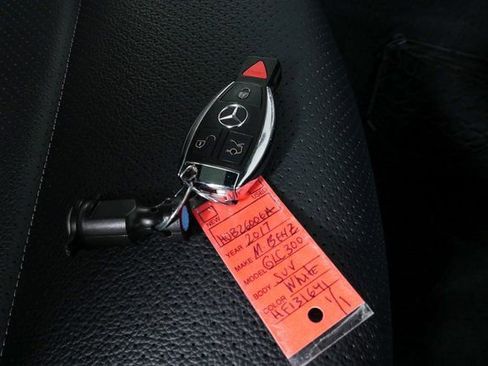 Used 2017 Mercedes-Benz GLC 300 image 35