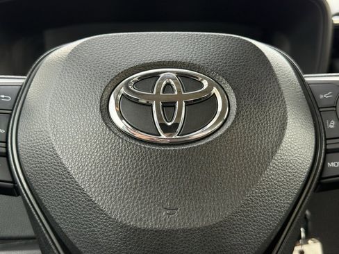 Used 2022 Toyota Corolla LE image 19