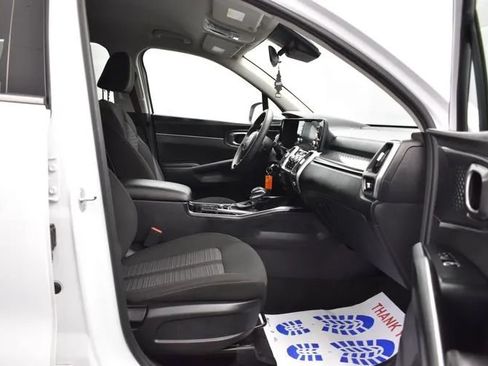 Used 2023 Kia Sorento LX FWD image 17