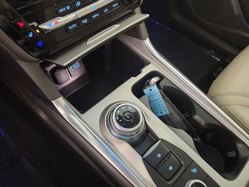 Used 2023 Ford Explorer Platinum w/ Premium Technology Package image 33
