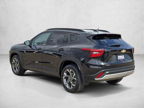 Used 2025 Chevrolet Trax LT w/ Sunroof Package image 8