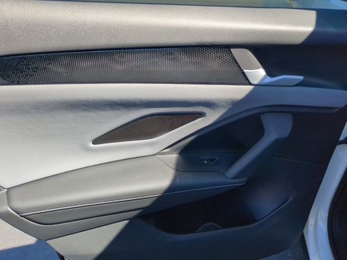 New 2025 Volkswagen Tiguan SE image 11