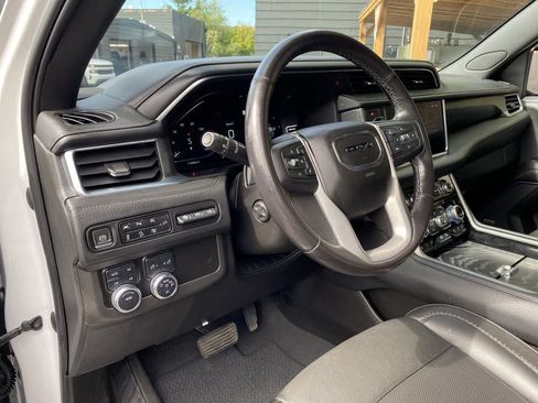 Used 2022 GMC Yukon XL Denali AWD/4WD image 2