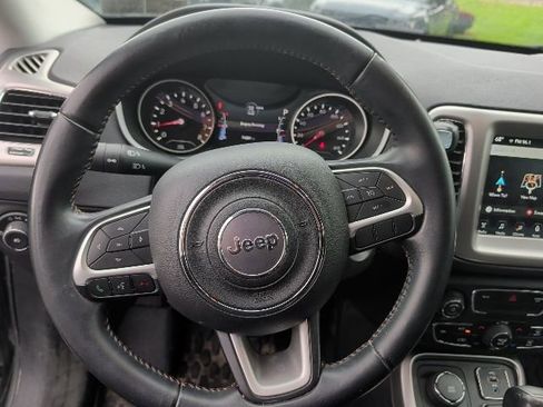 Used 2017 Jeep Compass Latitude w/ Popular Equipment Group AWD/4WD image 18