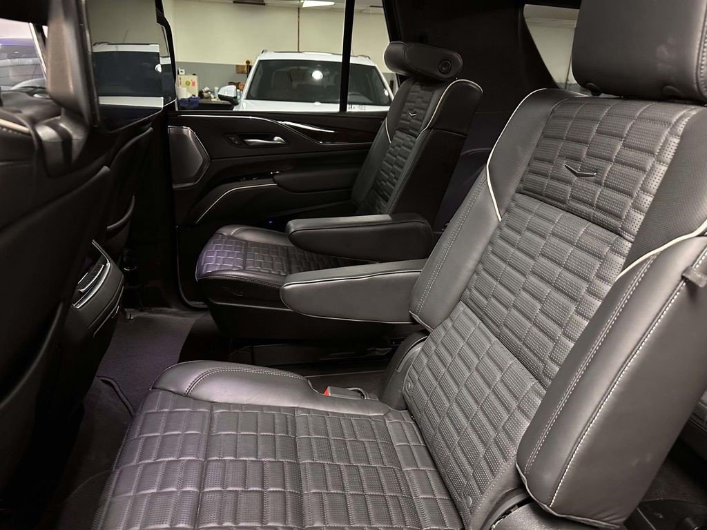 Certified 2024 Cadillac Escalade Premium Luxury Platinum AWD/4WD image 16