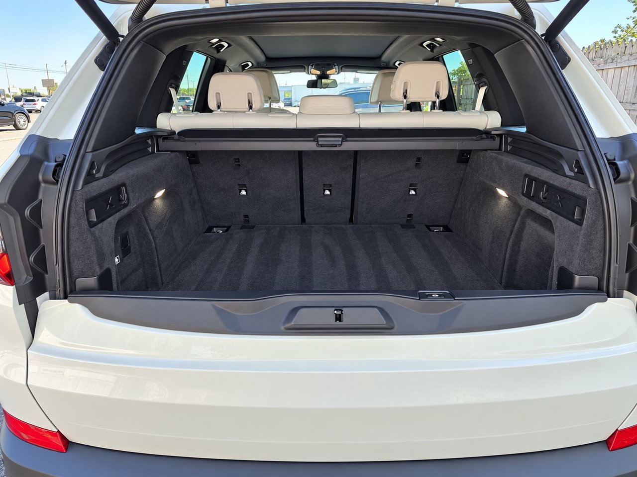 Used 2022 BMW X5 xDrive40i w/ Premium Package AWD/4WD image 29