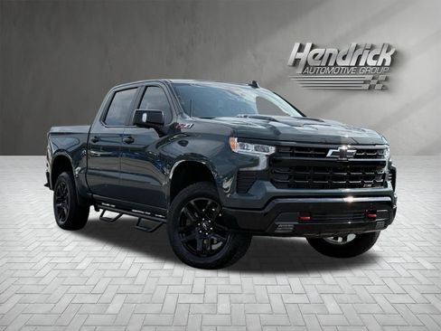 Used 2025 Chevrolet Silverado 1500 LT Trail Boss w/ Convenience Package II AWD/4WD image 2