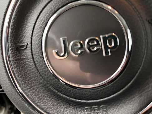 Used 2023 Jeep Renegade Latitude AWD/4WD image 22
