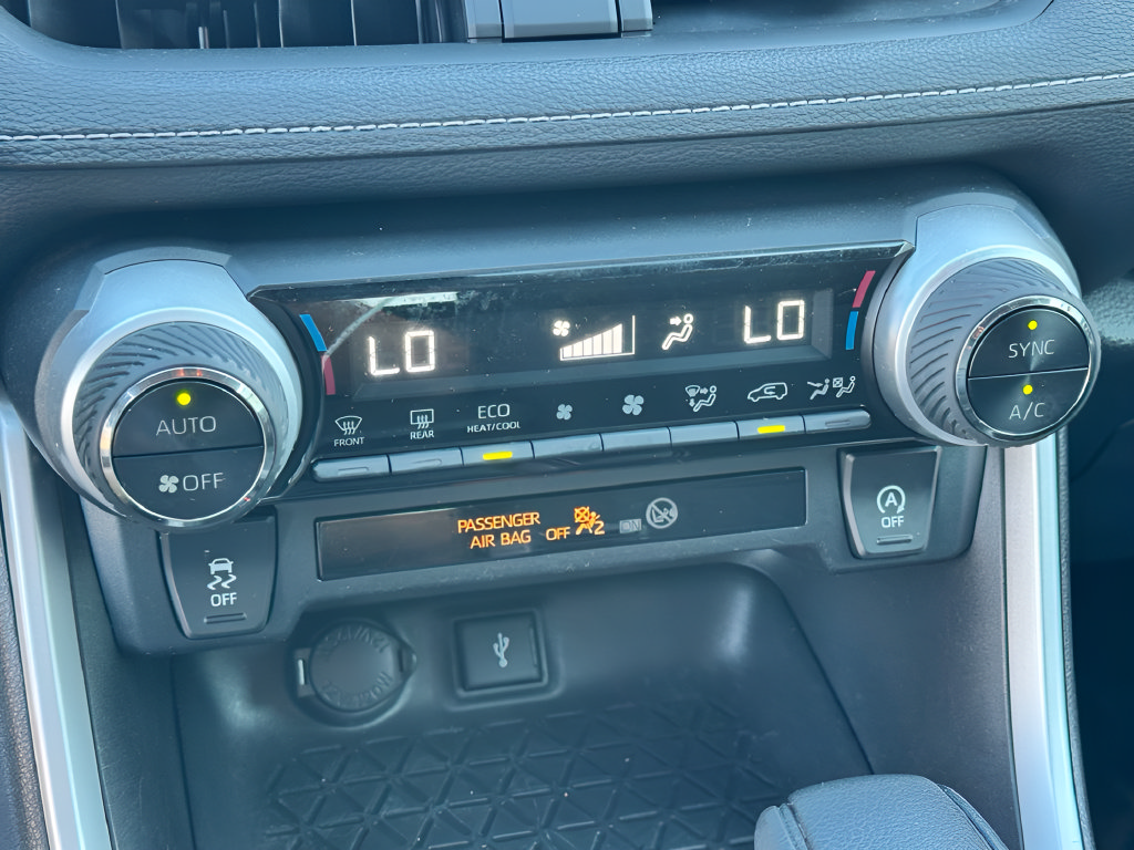 Used 2020 Toyota RAV4 XLE FWD image 19