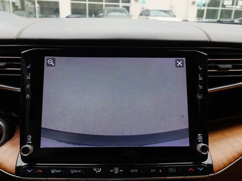 Used 2022 Jeep Grand Wagoneer Series III w/ Rear Seat Video Group 1 image 12