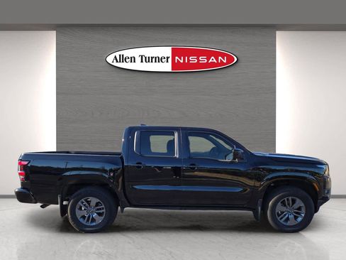 Used 2025 Nissan Frontier SV image 6