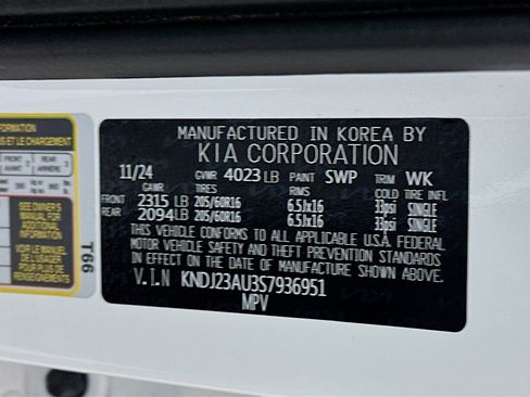 Used 2025 Kia Soul LX w/ LX Technology Package FWD image 12