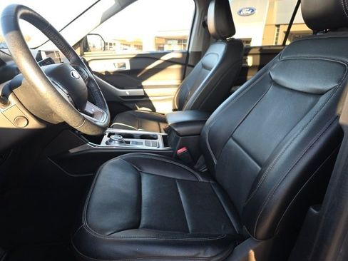 Used 2022 Ford Explorer Limited w/ Equipment Group 301A image 9