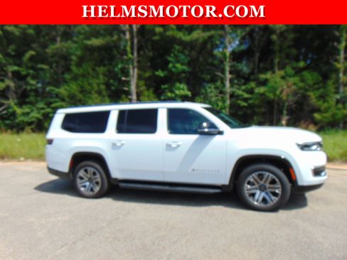Certified 2025 Jeep Wagoneer L 4WD image 15