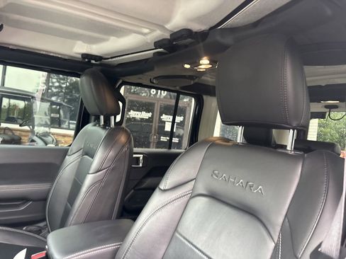 Used 2021 Jeep Wrangler Unlimited Sahara AWD/4WD image 2