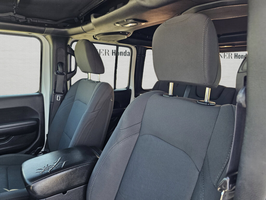 Used 2018 Jeep Wrangler Unlimited Sport S AWD/4WD image 16