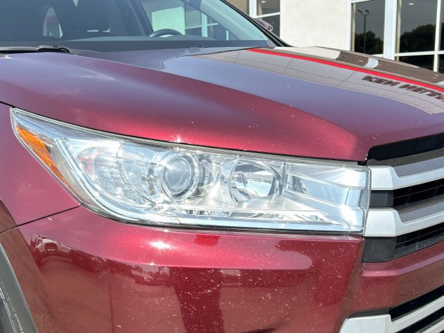 Used 2018 Toyota Highlander XLE AWD/4WD image 18