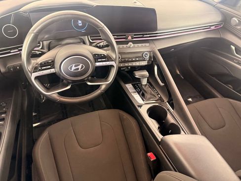 Used 2025 Hyundai Elantra SEL FWD image 25