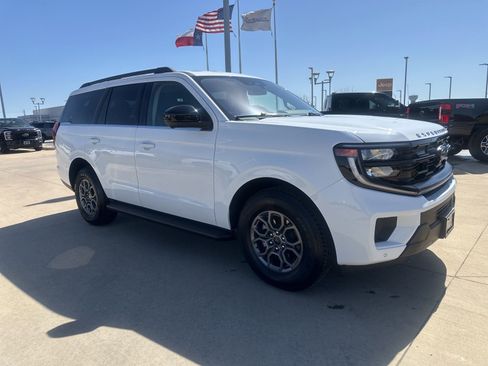 Used 2025 Ford Expedition Active image 7