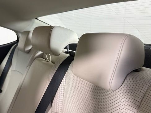 Certified 2025 Lexus ES 300h w/ Premium Package image 22