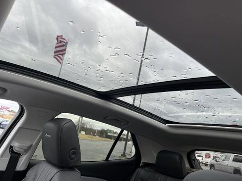 New 2025 Buick Envision Avenir image 4