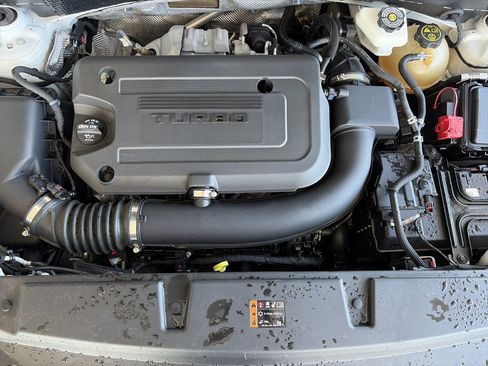 Used 2022 Buick Envision Essence w/ Technology Package II FWD image 9