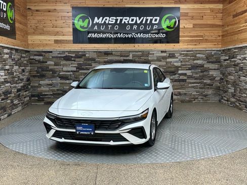 Certified 2024 Hyundai Elantra SE image 4