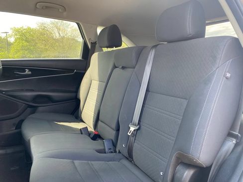 Used 2019 Kia Sorento FWD V6 w/ LX V6 Convenience Package image 33