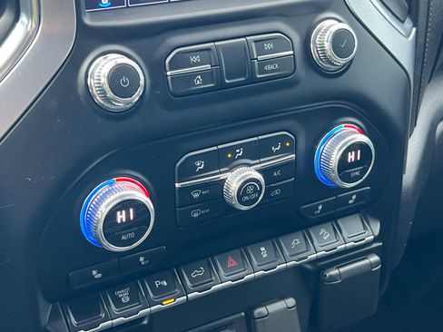 Used 2023 GMC Sierra 3500 SLT w/ Gooseneck/5TH Wheel Package image 19