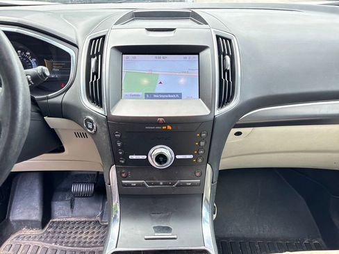 Used 2020 Ford Edge Titanium FWD image 22