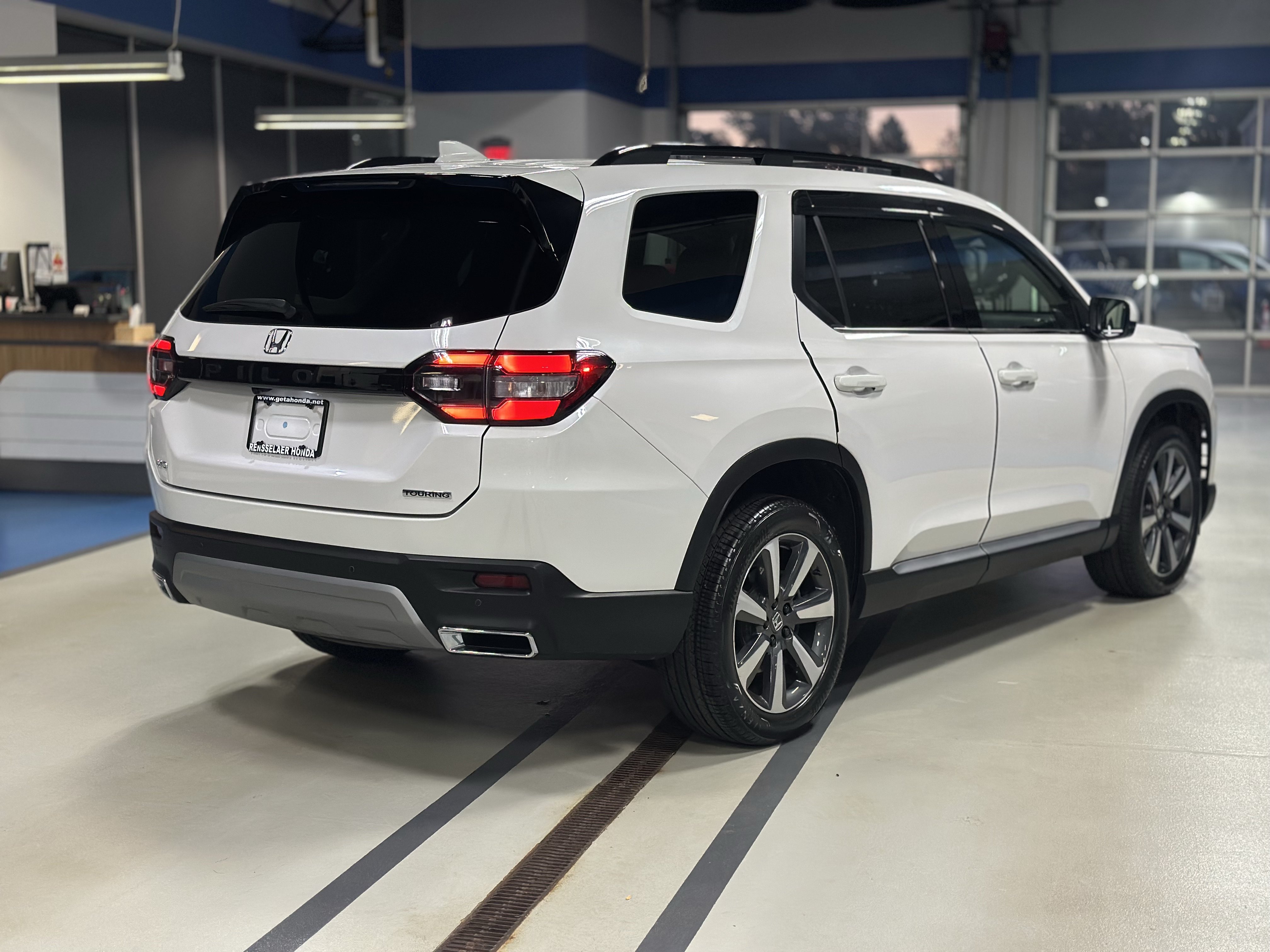 Used 2023 Honda Pilot Touring image 5