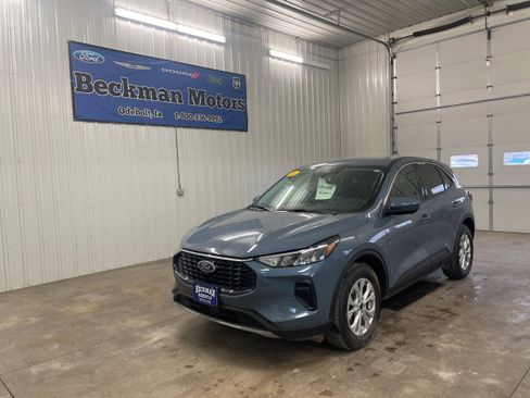 Used 2023 Ford Escape Active w/ Tech Pack #2 AWD/4WD image 1