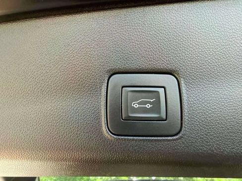 Used 2023 Chevrolet TrailBlazer RS w/ Sun and Liftgate Package AWD/4WD image 11
