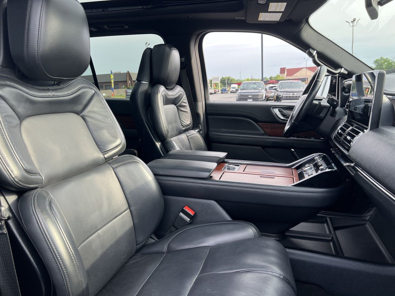 Used 2023 Lincoln Navigator Reserve AWD/4WD image 35