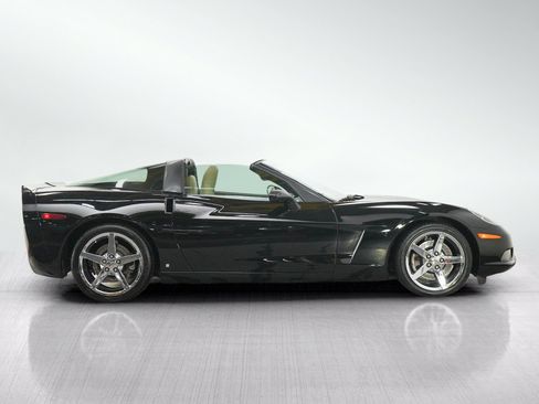Used 2007 Chevrolet Corvette Coupe w/ Preferred Equipment Group RWD image 6