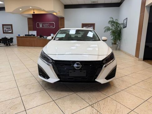 Used 2023 Nissan Altima 2.5 SL FWD image 2