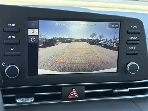 Used 2025 Hyundai Elantra SE image 29