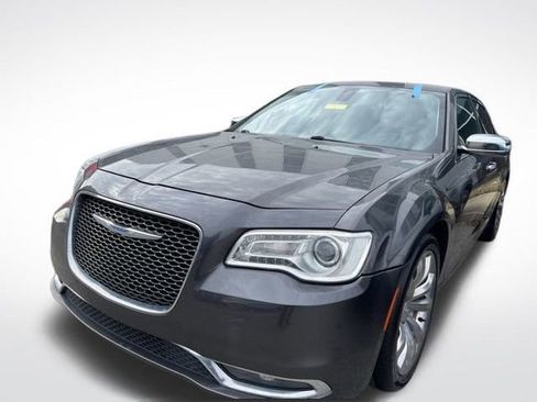 Used 2019 Chrysler 300 Limited image 3