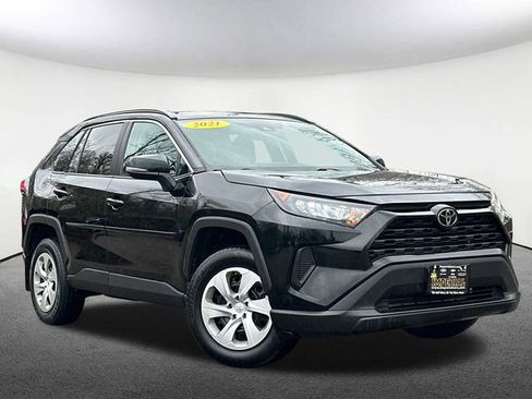 Used 2021 Toyota RAV4 LE AWD/4WD image 2
