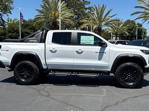 New 2026 Chevrolet Colorado ZR2 w/ Midnight Edition AWD/4WD image 2