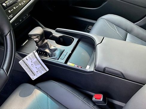 New 2025 Lexus ES 300h w/ Luxury Package image 8