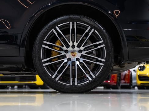 Used 2016 Porsche Cayenne Turbo S w/ Premium Package Plus image 12